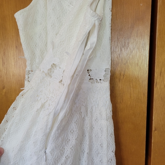 White dress - Picture 3 of 8